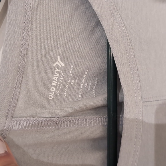 Old Navy long sleeve Activewear - Picture 3 of 4